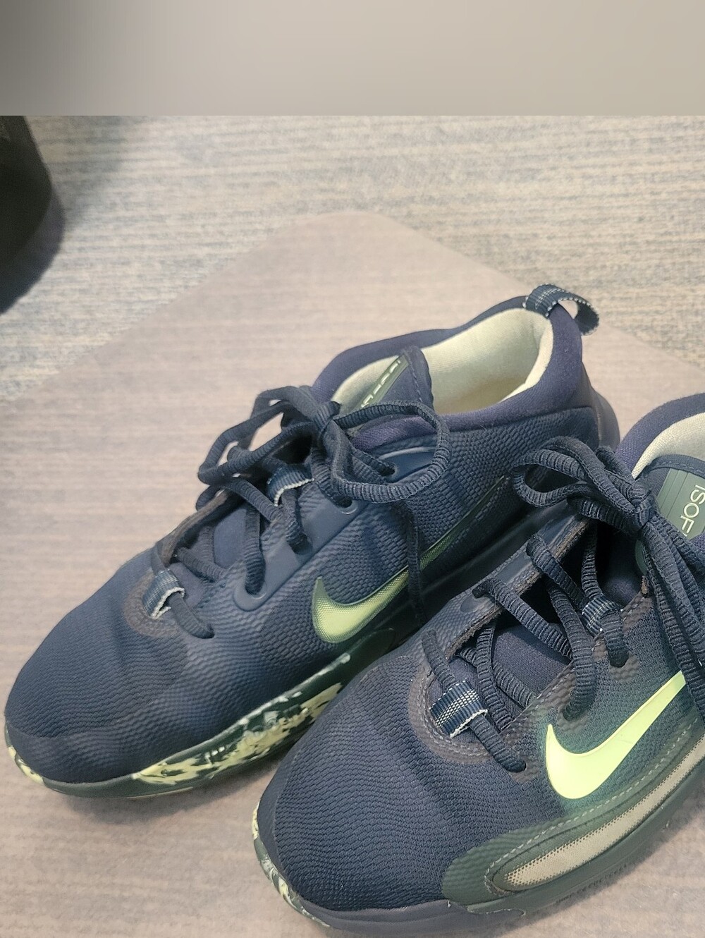 Nike IsoFly Big Kid Sz5 Basketball Shoes Armory Navy Mesh